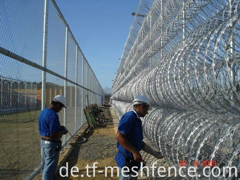 razor wire 1